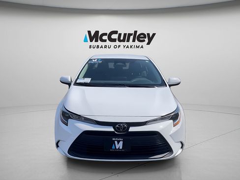 Used 2023 Toyota Corolla LE FWD image 2