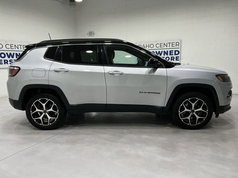 Used 2025 Jeep Compass Limited AWD/4WD image 9
