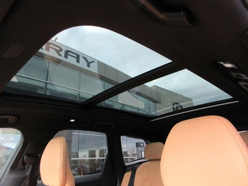 Used 2023 Volvo XC60 T8 Ultimate image 18