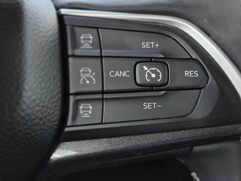 Used 2023 Jeep Grand Cherokee L Laredo w/ Luxury Tech Group I RWD image 20
