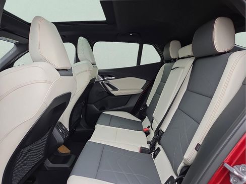 Used 2024 BMW X2 xDrive28i w/ Premium Package image 9