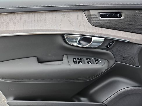 New 2026 Volvo XC90 T8 Ultra w/ Protection Package Premier AWD/4WD image 9