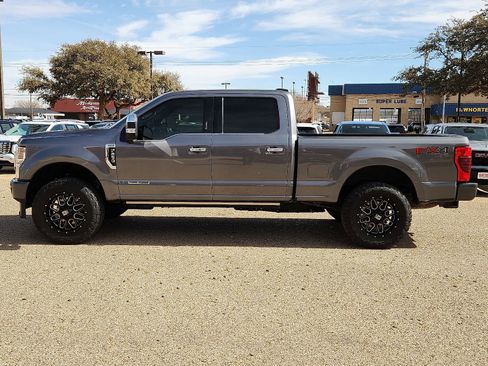 Used 2022 Ford F250 Platinum w/ FX4 Off-Road Package image 2