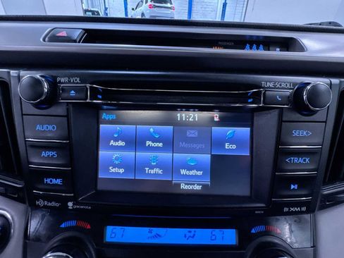Used 2018 Toyota RAV4 XLE AWD/4WD image 25