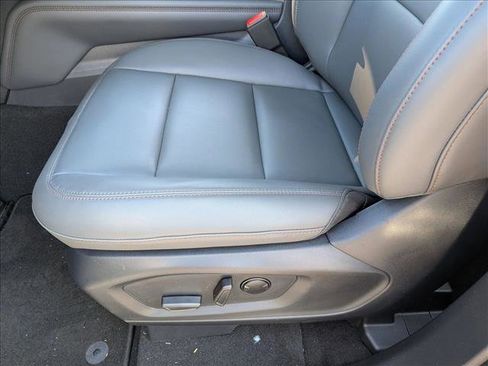 New 2026 Ford Explorer Active w/ Active Comfort Package image 4