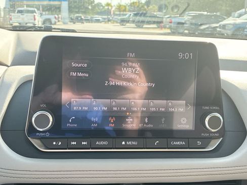 Used 2025 Nissan Rogue SV FWD image 13
