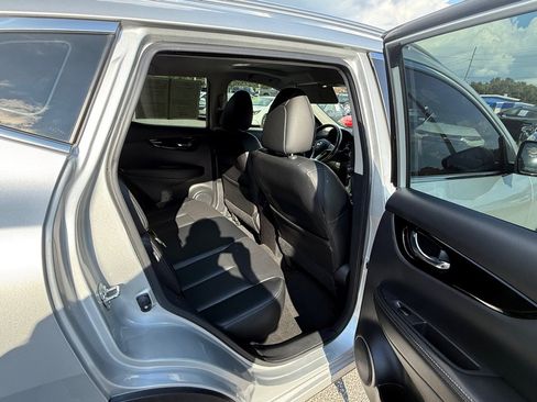 Used 2021 Nissan Rogue Sport SL w/ Premium Package image 10