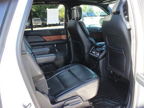 Used 2019 Lincoln Navigator L Select AWD/4WD image 16