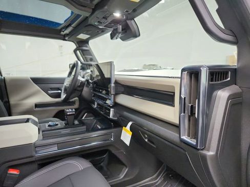 New 2026 GMC Hummer EV 4x4 Crew Cab w/ LPO, Dark Essentials Package image 38