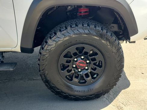 Used 2018 Toyota Tacoma TRD Pro AWD/4WD image 8