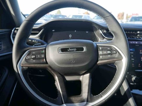 Used 2023 Jeep Grand Cherokee Limited w/ Black Appearance Package image 42