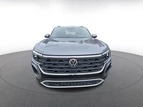 Used 2025 Volkswagen Atlas Cross Sport SE image 2