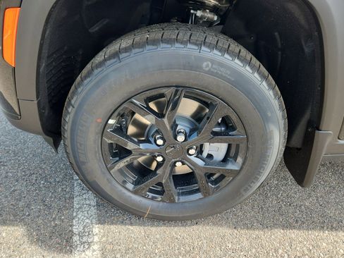 New 2025 Jeep Grand Cherokee L Altitude image 27