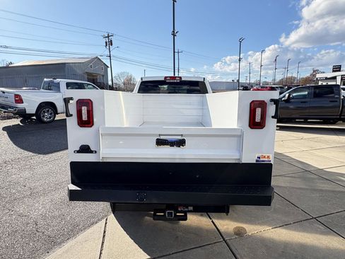 Used 2024 RAM 3500 Tradesman w/ Chrome Appearance Group image 7