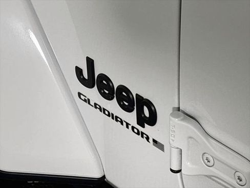 Certified 2025 Jeep Gladiator Sport AWD/4WD image 24
