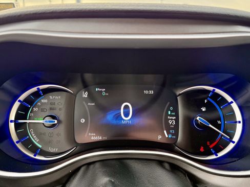 Used 2024 Chrysler Pacifica Select image 20