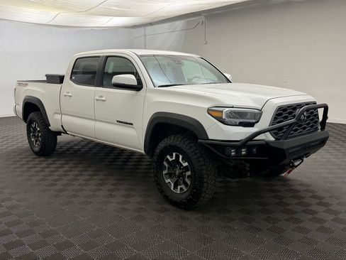 Used 2023 Toyota Tacoma TRD Off-Road w/ Technology Package AWD/4WD image 7