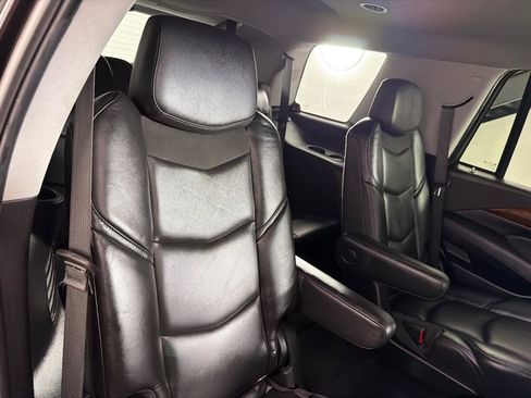 Used 2018 Cadillac Escalade Premium Luxury AWD/4WD image 22