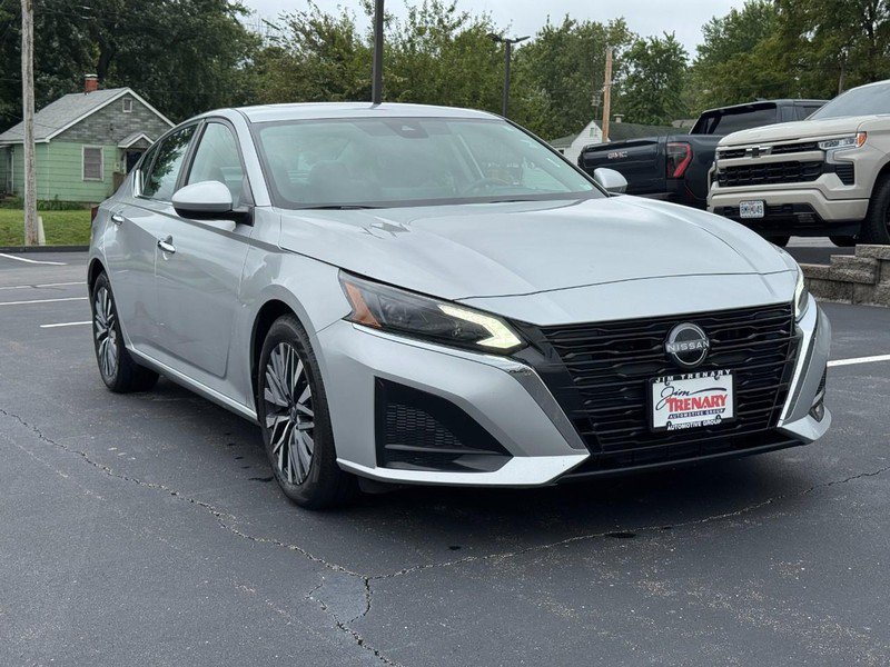 Used 2023 Nissan Altima 2.5 SV w/ SV Premium Package FWD image 2