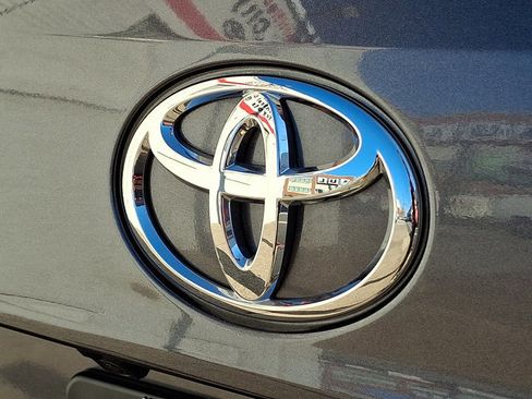 Used 2025 Toyota Highlander XLE image 30