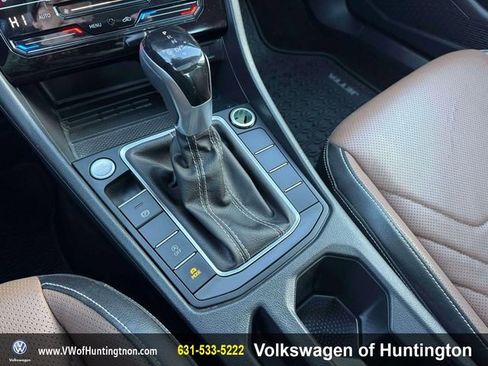 Certified 2025 Volkswagen Jetta SEL image 31