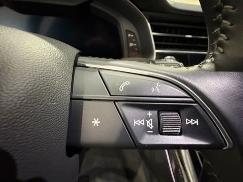 Used 2019 Audi Q8 Premium Plus w/ Premium Plus image 14