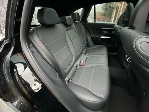 Used 2025 Mercedes-Benz GLC 300 4MATIC image 29