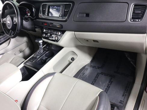 Used 2017 Kia Sedona LX w/ LX Essentials Premium Package FWD image 42