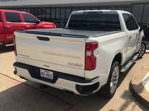 Used 2019 Chevrolet Silverado 1500 High Country w/ Technology Package AWD/4WD image 3