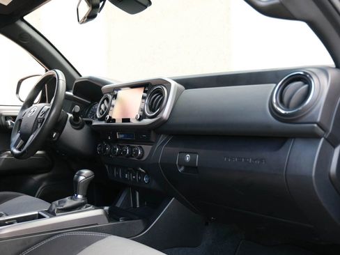 Used 2021 Toyota Tacoma TRD Off-Road image 31