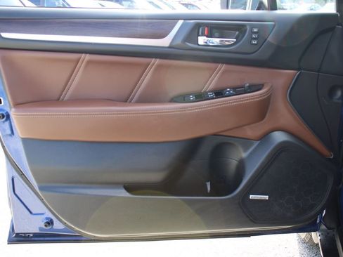 Used 2017 Subaru Outback 3.6R Touring w/ Popular Package #5A image 9