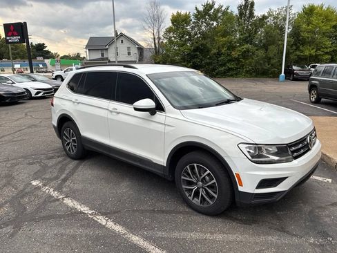 Used 2020 Volkswagen Tiguan SE w/ 3rd Row Seat Package AWD/4WD image 8