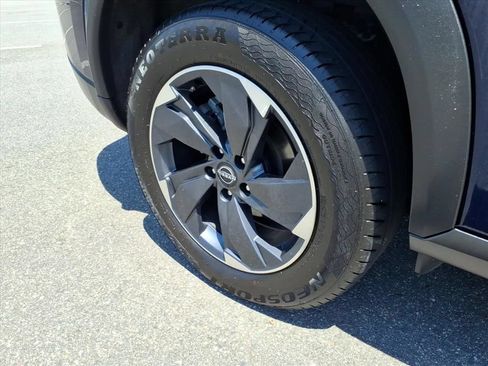 Used 2025 Nissan Rogue SV FWD image 31