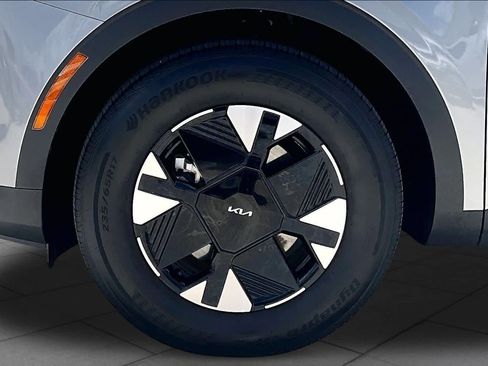 Certified 2026 Kia Sportage LX FWD image 11