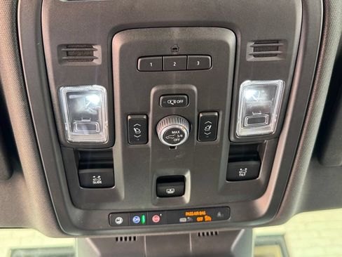 Used 2023 Cadillac Escalade Premium Luxury AWD/4WD image 36