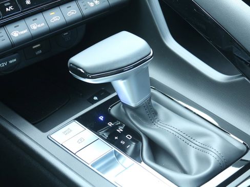 New 2025 Hyundai Elantra Limited image 28