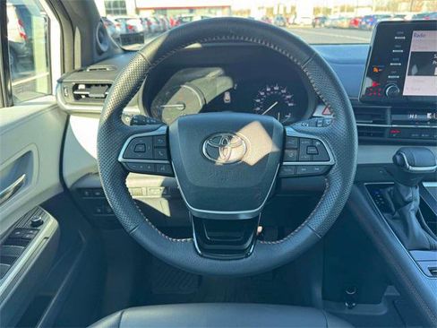 Certified 2022 Toyota Sienna XSE image 12