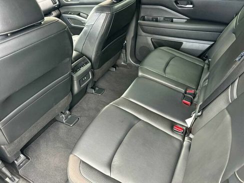Used 2023 Nissan Pathfinder SL FWD image 14