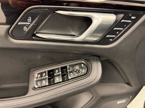 Used 2021 Porsche Macan AWD/4WD image 6