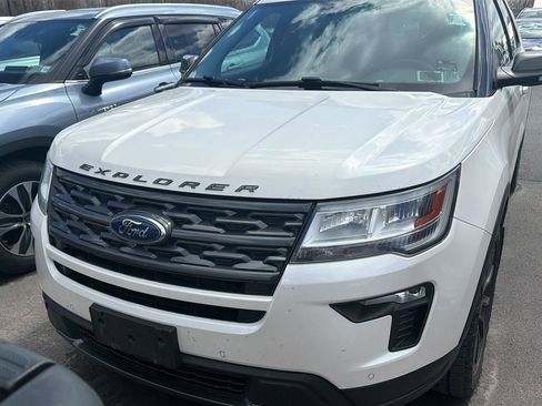 Used 2018 Ford Explorer XLT w/ Equipment Group 202A AWD/4WD image 2