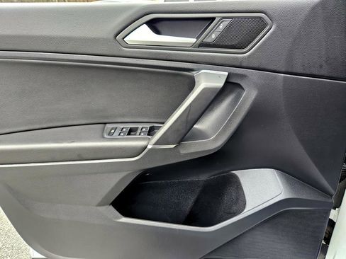 Used 2020 Volkswagen Tiguan SE image 31