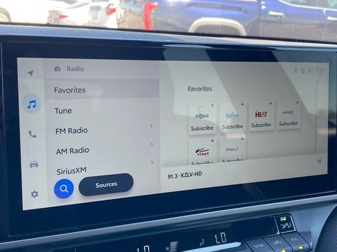 Used 2025 Toyota Camry SE w/ Multimedia Upgrade Package image 20