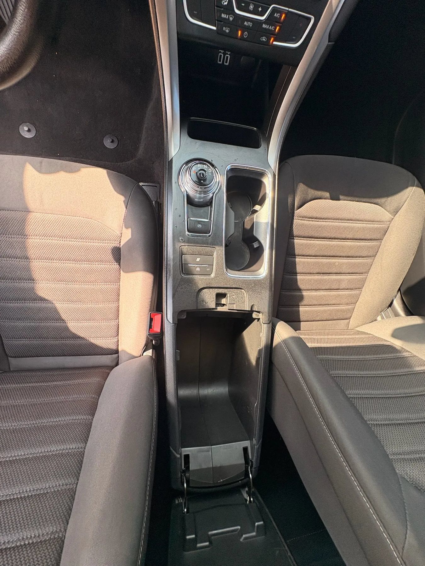 Used 2020 Ford Fusion SE FWD image 17