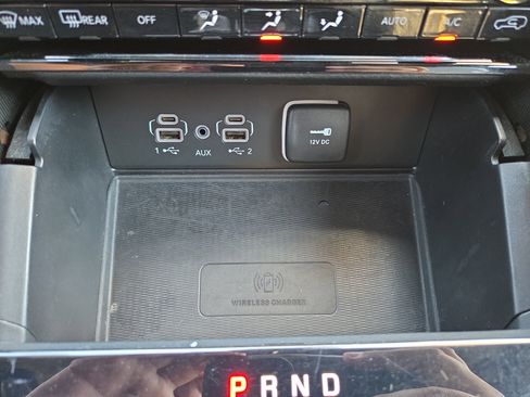 Used 2024 Jeep Grand Cherokee L Limited w/ Luxury Tech Group II image 16