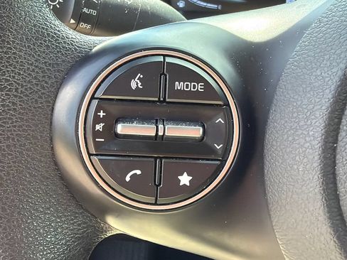 Used 2025 Kia Soul LX w/ LX Technology Package FWD image 24