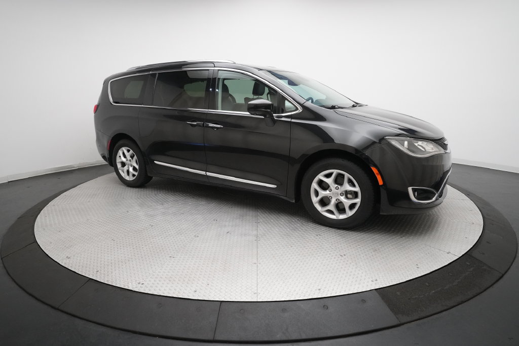 Used 2017 Chrysler Pacifica Touring-L Plus FWD image 36