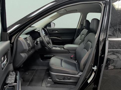 Used 2025 Nissan Pathfinder SL w/ Lighting Package (N92) AWD/4WD image 9