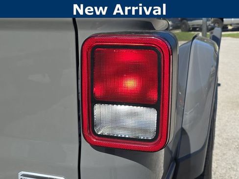 Used 2023 Jeep Gladiator Overland image 8