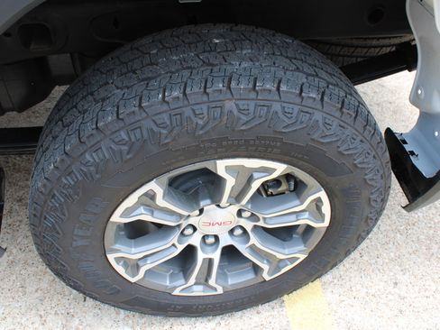 Used 2026 GMC Sierra 1500 SLE RWD image 17