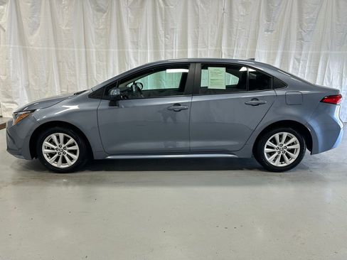 Used 2025 Toyota Corolla LE w/ LE Premium Package image 4